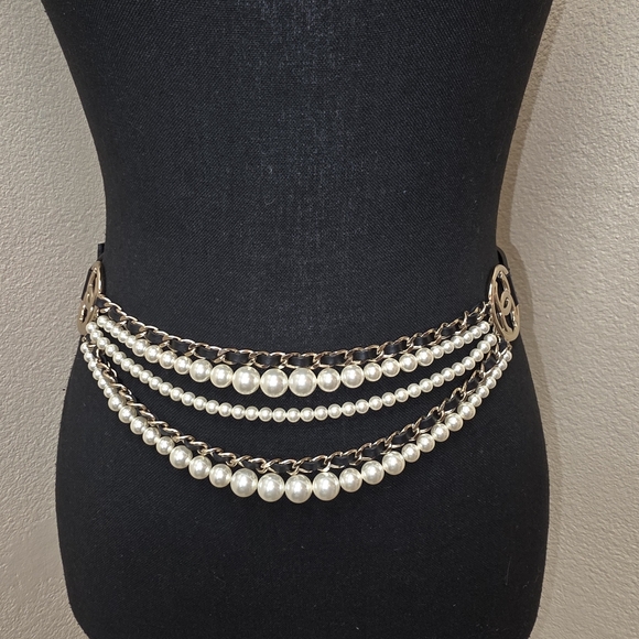 Chanel Pearl & Gold CC Black Leather Belt main image 9